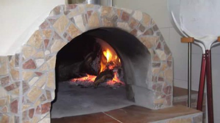 Pizzeria Dal Mago a " Massafra  - Ta  -  Forno Santorocco mod. 140 a volta bassa.